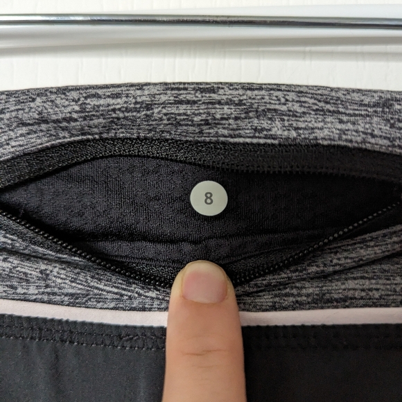 Black lululemon skort - Picture 5 of 8